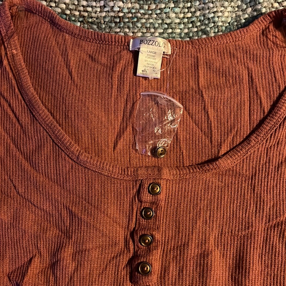 Cropped Tee - Picture 2 of 4
